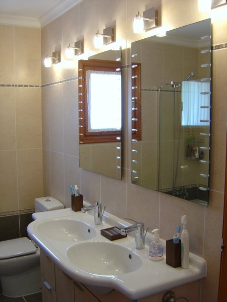 bathroom1.jpg